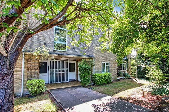 2 Bedroom Flat To Rent In Lilac Court, Cambridge, CB1