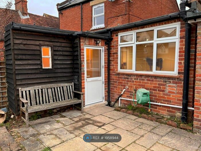 1 Bedroom Flat To Rent In Thatcham, Newbury, RG18