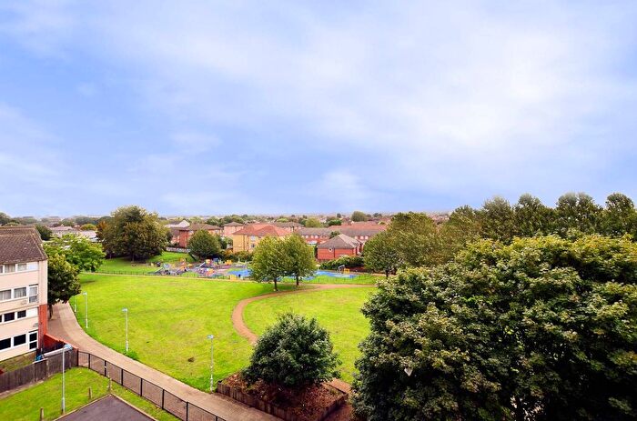 3 Bedroom Flat For Sale In Frensham Court, Mitcham, CR4