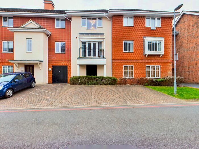 2 Bedroom Flat To Rent In Wren Lane, Ruislip, HA4
