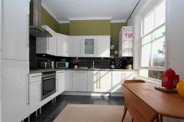2 Bedroom Flat To Rent In Mount View Road, London, N4