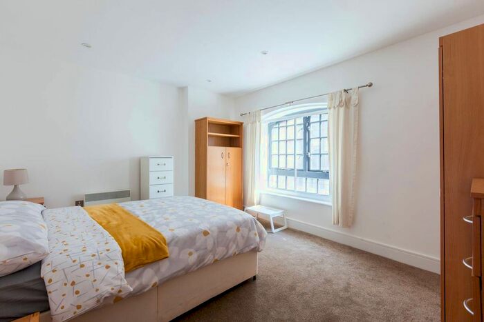 2 Bedroom Flat To Rent In Shad Thames, Shad Thames, London, SE1
