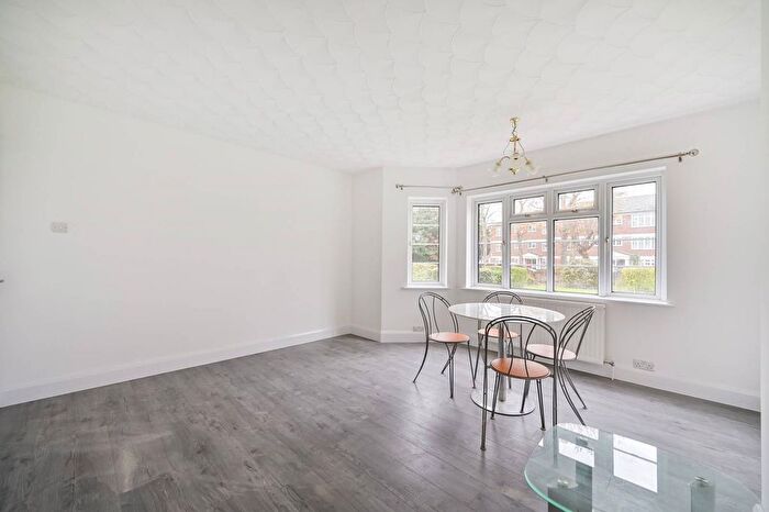 2 Bedroom Flat To Rent In The Brooklands, Eversley Crescent, Isleworth, TW7