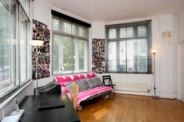 Studio To Rent In Monmouth Street, London, WC2H