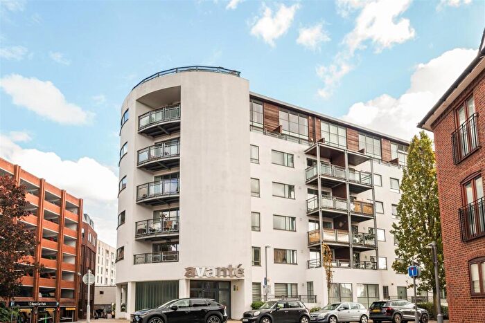 2 Bedroom Apartment For Sale In The Bittoms, Kingston Upon Thames, KT1