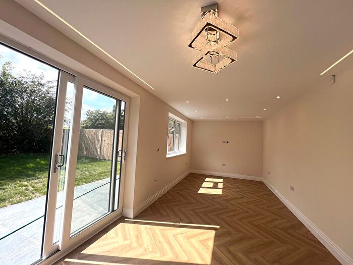 5 Bedroom Semi Detached House To Rent In Brookers Hill, Shinfield, RG2