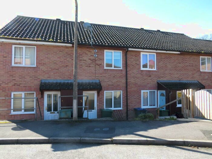 2 Bedroom House To Rent In Centurion Close, Chippenham, SN15