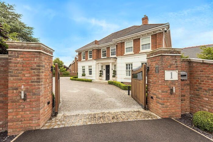 5 Bedroom Detached House For Sale In Hatching Green Close, Harpenden, AL5