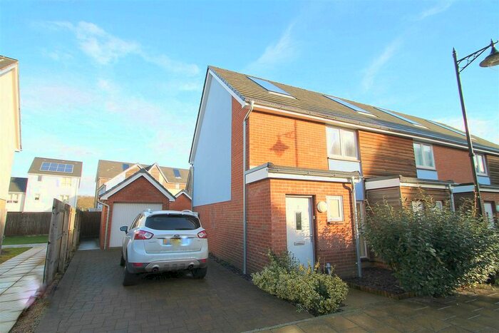 2 Bedroom End Of Terrace House To Rent In Henrietta Chase, St. Marys Island, Chatham, ME4