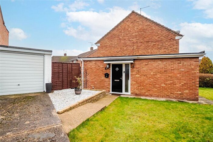 3 Bedroom Semi Detached House For Sale In Jeans Way, Dunstable, Bedfordshire, LU5