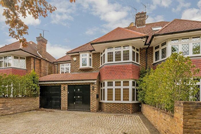 5 Bedroom Property To Rent In Salmon Street, London, NW9