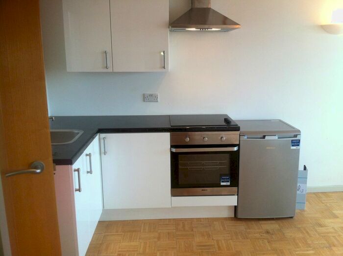 Studio To Rent In Central Road, Worcester Park, KT4