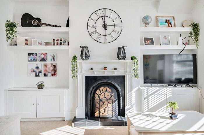 3 Bedroom Maisonette For Sale In Hersham Road, Walton-On-Thames, Surrey, KT12