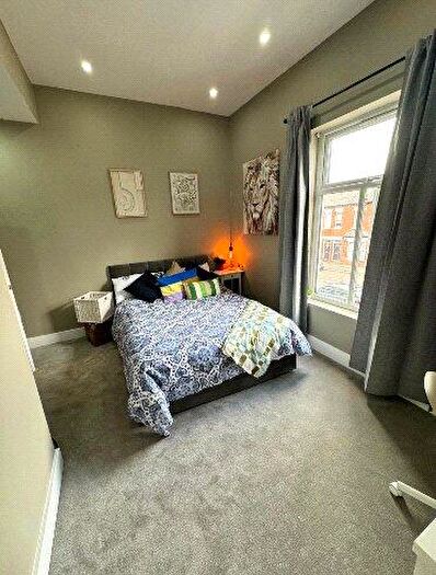 Terraced House To Rent In Ashton New Road, Manchester, Greater Manchester, M11