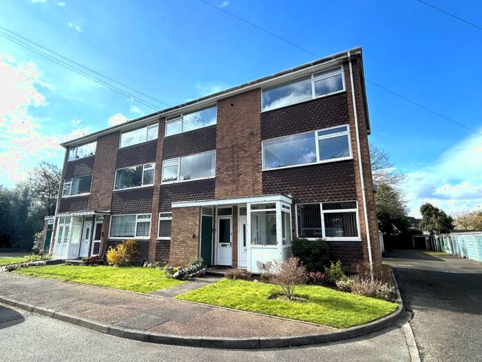 2 Bedroom Flat To Rent In Links View, Sutton Coldfield, West Midlands, B74