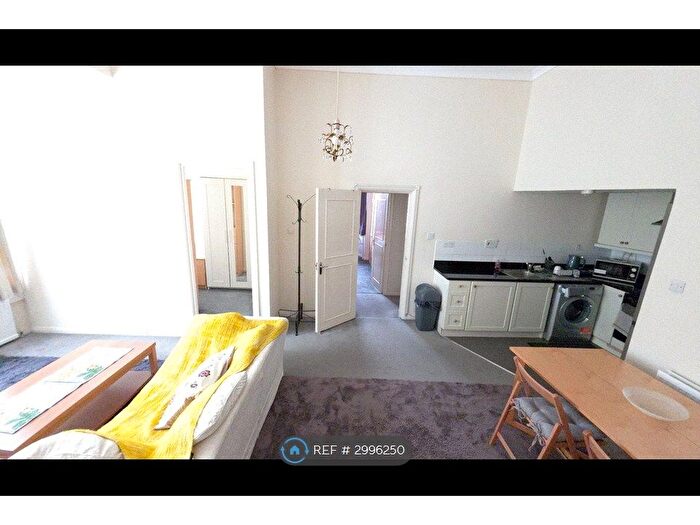 2 Bedroom Flat To Rent In Philbeach Gardens, London, SW5