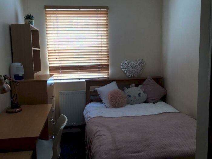 8 Bedroom Terraced House To Rent In Heeley Road - Bath Student Property, B29