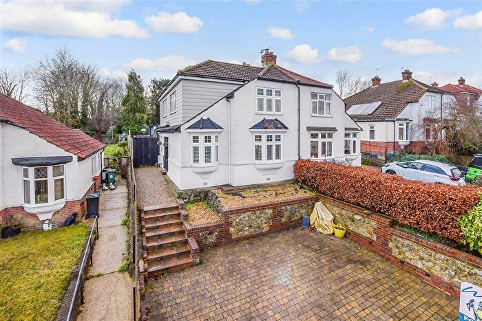 4 Bedroom Semi Detached House For Sale In London Road, Maidstone, Kent, ME16