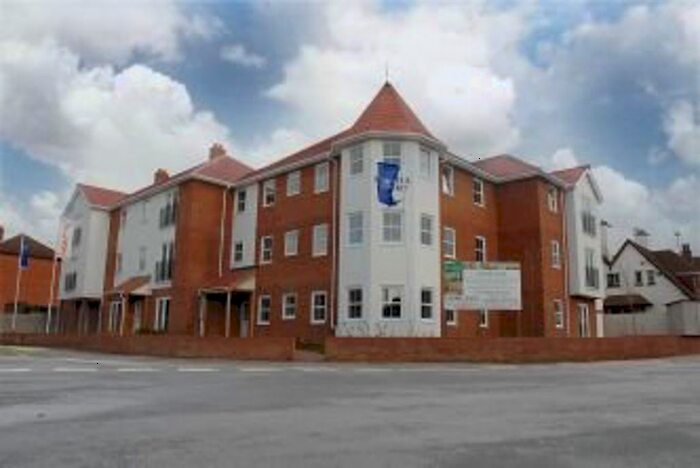 2 Bedroom Flat To Rent In Hamill Court, Cornwall Gardens, Margate, CT9