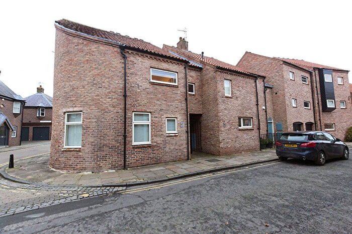 1 Bedroom Flat To Rent In St. Andrewgate, York, North Yorkshire, YO1