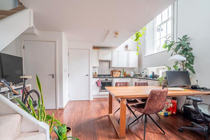 1 Bedroom Flat To Rent In Chaplin House, Shepperton Road, Islington, N1