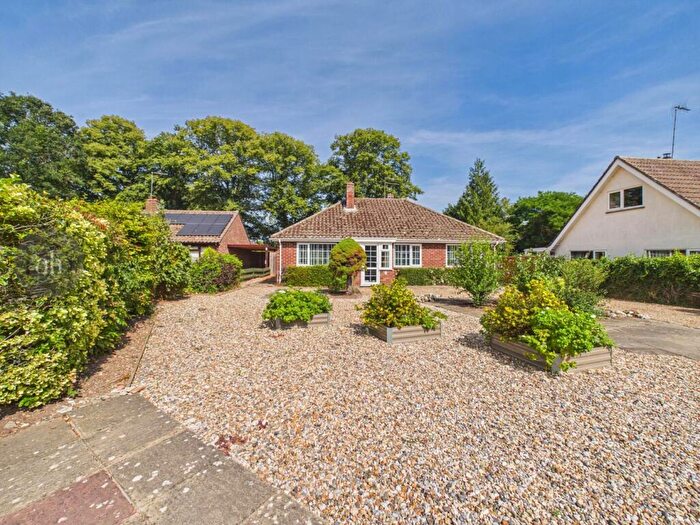 3 Bedroom Detached Bungalow For Sale In Icepits Close, Great Barton, IP31