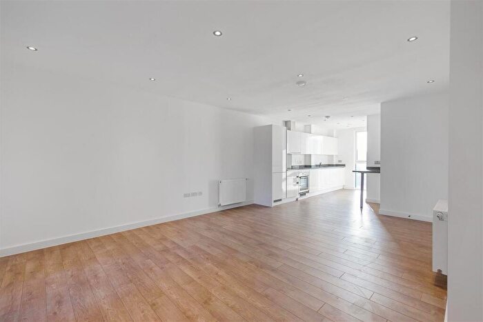 3 Bedroom Apartment To Rent In Bolinder Way, Bromley-By-Bow, E3