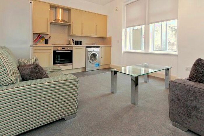 3 Bedroom Flat To Rent In Dens Road, Stobswell, Dundee, DD3