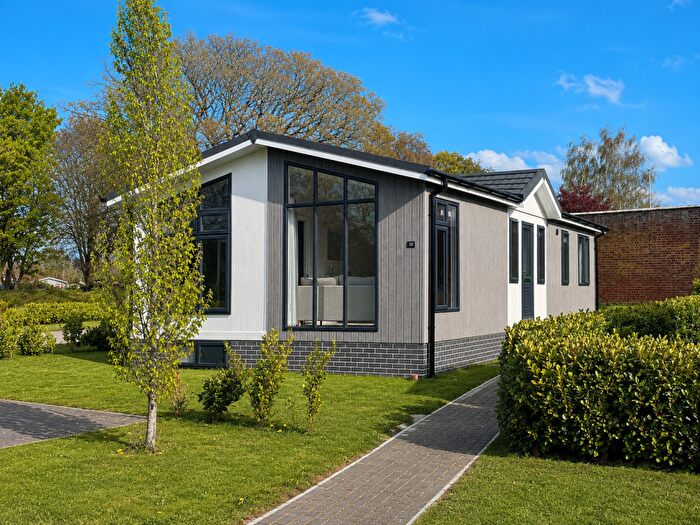 2 Bedroom Park Home For Sale In Riverside Meadow, Newport Park, Exeter, Devon, EX2