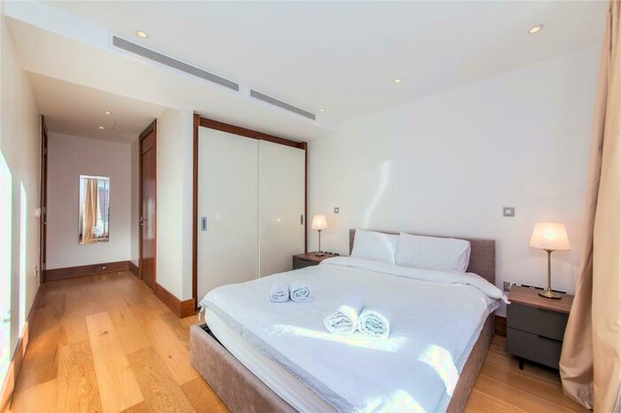 3 Bedroom Flat To Rent In Parkview Residence, - Baker Street, London, NW1