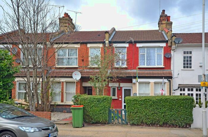 2 Bedroom Flat To Rent In Aldworth Road, Stratford, London, E15