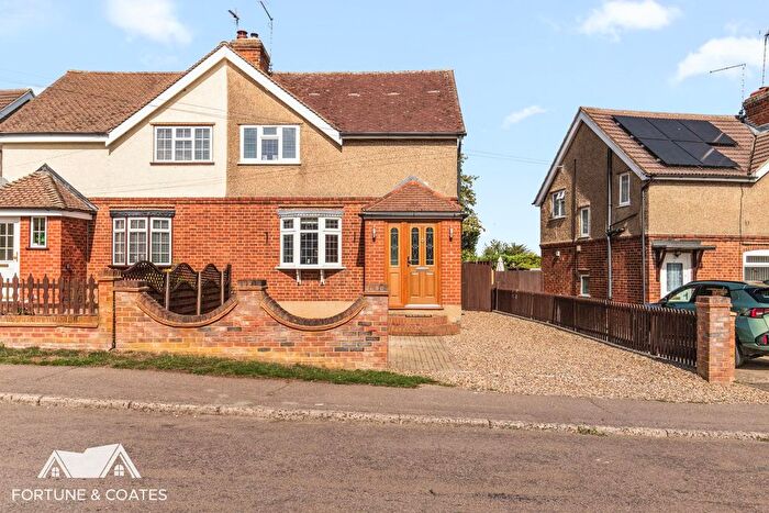 3 Bedroom Semi-detached House For Sale In Hansells Mead, Roydon, Harlow, CM19
