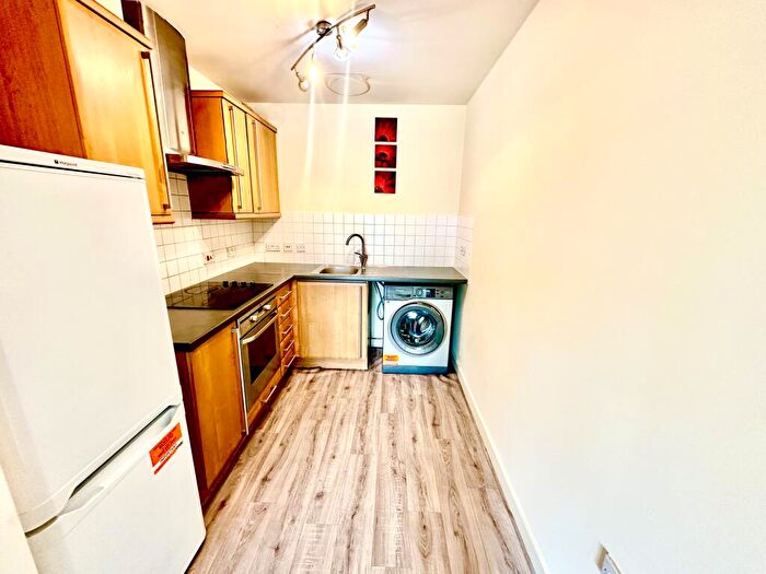 1 Bedroom Flat To Rent In Chamberlain Close, Ilford, IG1