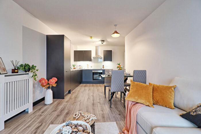 2 Bedroom Apartment For Sale In High Street, Wickford, SS12