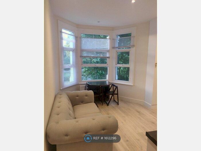 1 Bedroom Flat To Rent In The Vale, London, W3