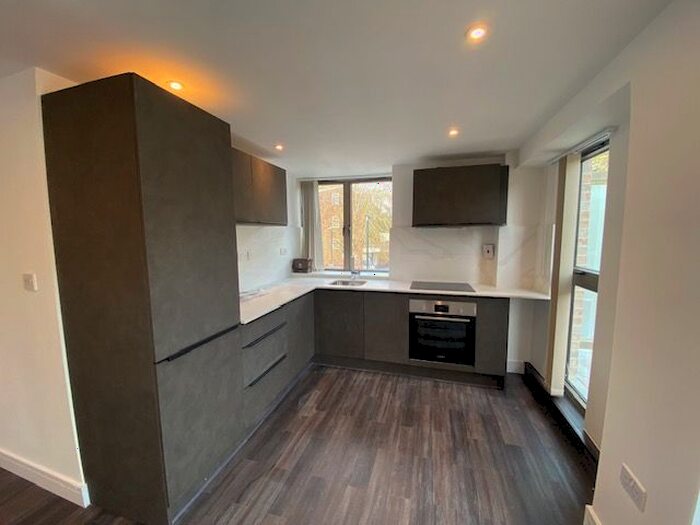 3 Bedroom Flat To Rent In Clearwater Way, Cyncoed, Cardiff, CF23