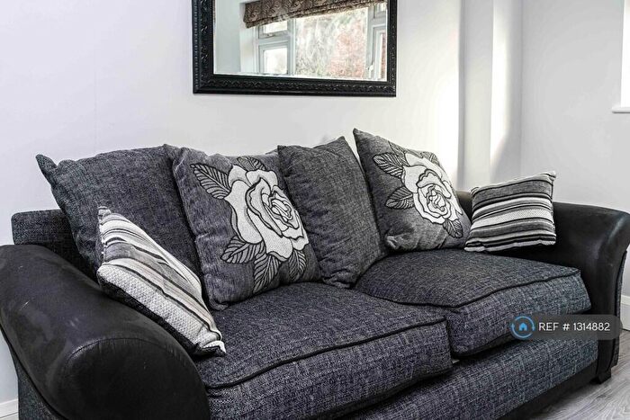 Studio To Rent In Park Road, Smallfield, Horley, RH6