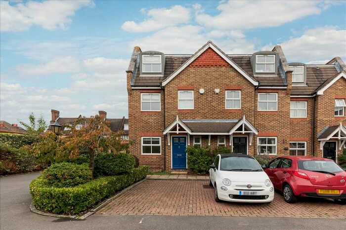 3 Bedroom End Of Terrace House To Rent In Pembridge Place, London, SW15