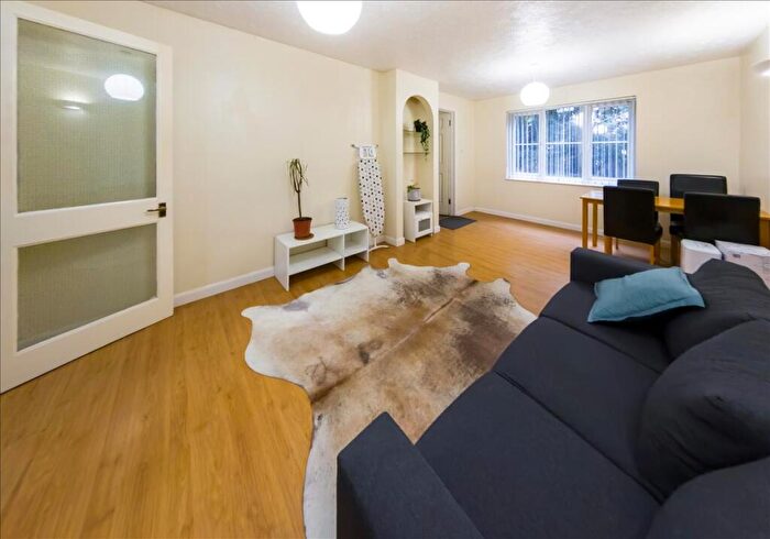 2 Bedroom Flat To Rent In Kingfisher Way, London, NW10