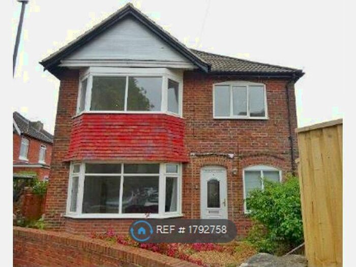 3 Bedroom Detached House To Rent In Colebrook Avenue, Southampton, SO15