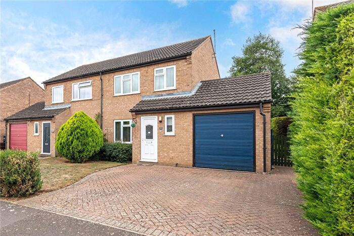 3 Bedroom Semi-Detached House For Sale In Oak Road, Sleaford, Lincolnshire, NG34