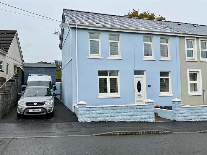 3 Bedroom Semi Detached House For Sale In Blaenau Road, Llandybie, Ammanford, SA18