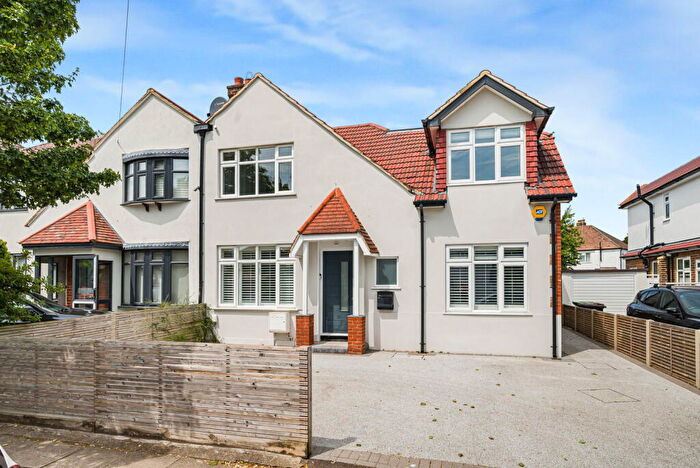 4 Bedroom Semi Detached House For Sale In Bourne Vale, Bromley, BR2