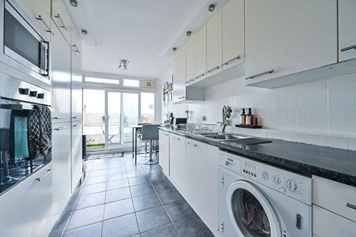2 Bedroom Flat For Sale In Beckett House, Stockwell, London, SW9