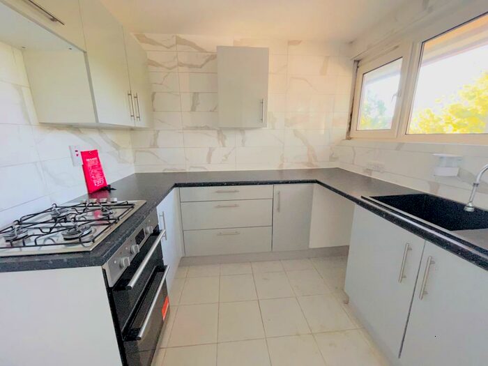 1 Bedroom Flat To Rent In Camel Road, Canning Town, E16