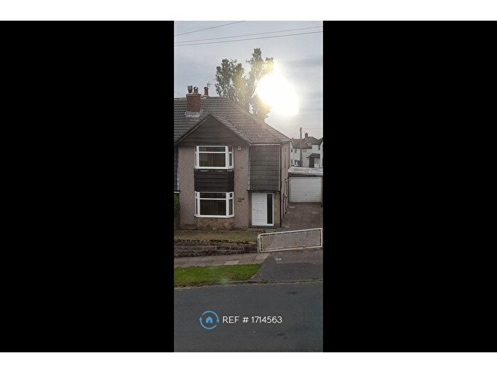 3 Bedroom Semi Detached House To Rent In Ascot Avenue, Bradford, BD7