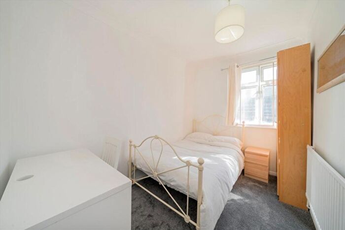 3 Bedroom Flat To Rent In Pennyfields, London, E14