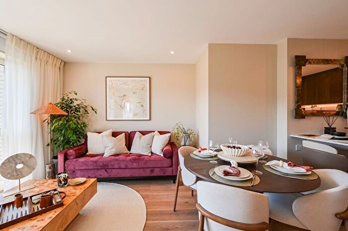 1 Bedroom Flat For Sale In Bow Green, Bow, E3