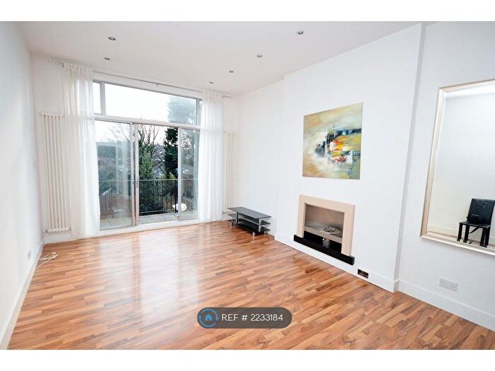 2 Bedroom Flat To Rent In Mount Nod Road, Streatham Hill, SW16