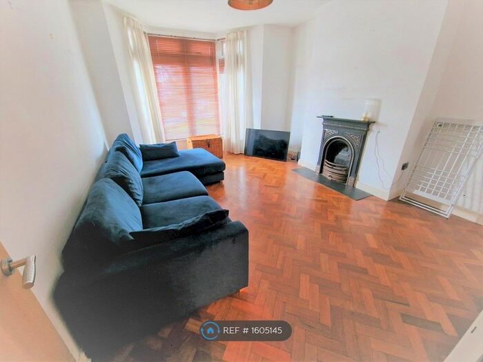 1 Bedroom Flat To Rent In St. Johns Lane, Bristol, BS3